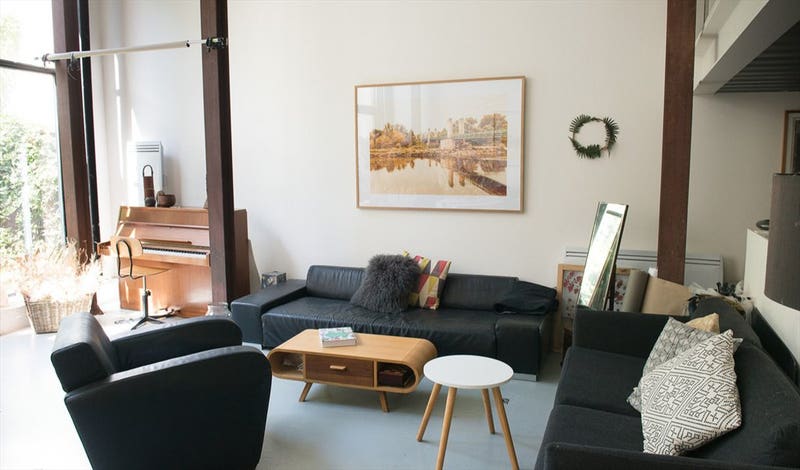 Grande chambre dans un loft Artiste Photo principale