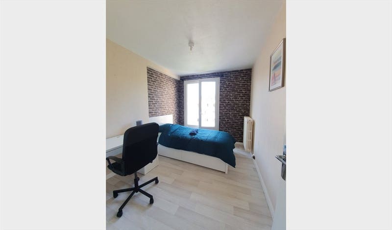 Chambre simple meublée avec balcon Photo principale