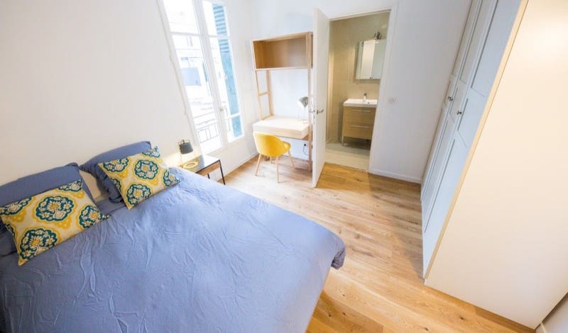 Chambre meublée sdb privée dans immense coloc avec jardin Photo principale