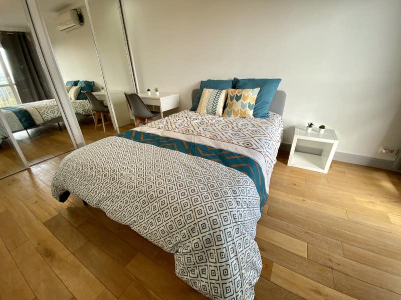 Chambre spacieuse dans une colocation de filles Photo principale