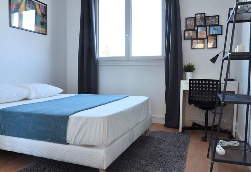 Belle chambre calme et lumineuse Photo principale