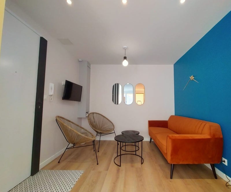 Photo 1: Salon 