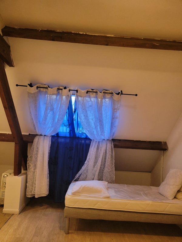 Photo 1: Studio à l etage