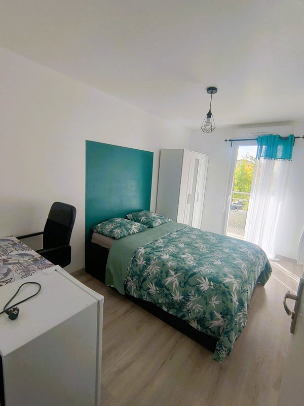 Photo 1: chambre 10m² avec balcon de 3m²