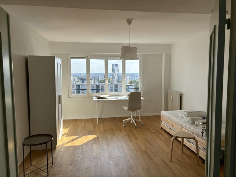 Photo 1: Room 1
