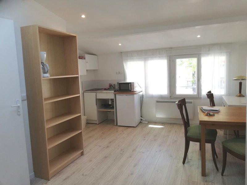 Photo 1: Studio avec Kitchenette