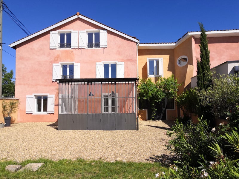 Photo 1: La maison et son jardin