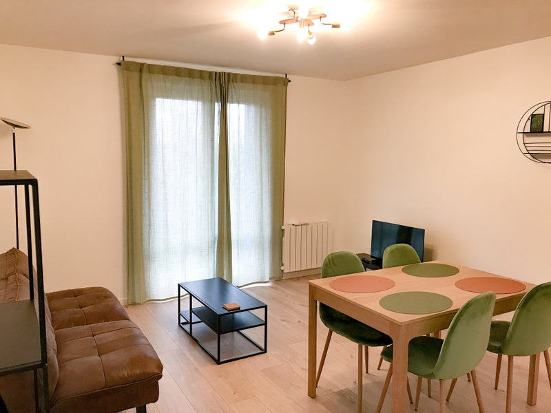 Photo 1: Salon - Salle à manger avec balcon
