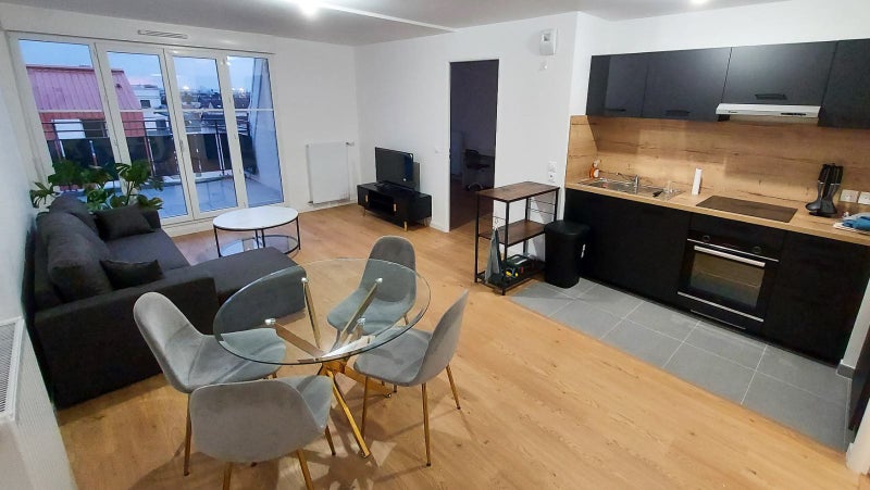 Photo 1: Grand Salon de 25m2