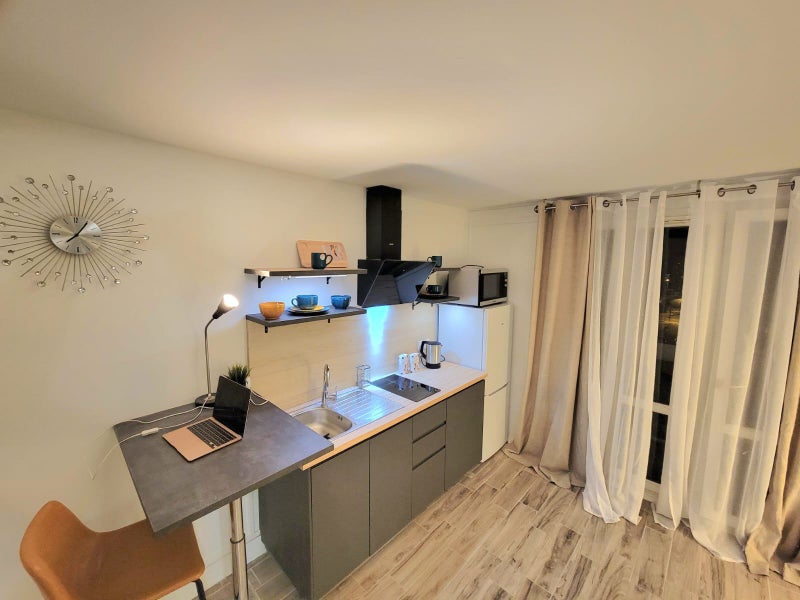 Photo 1: Cuisine de la chambre type Studio