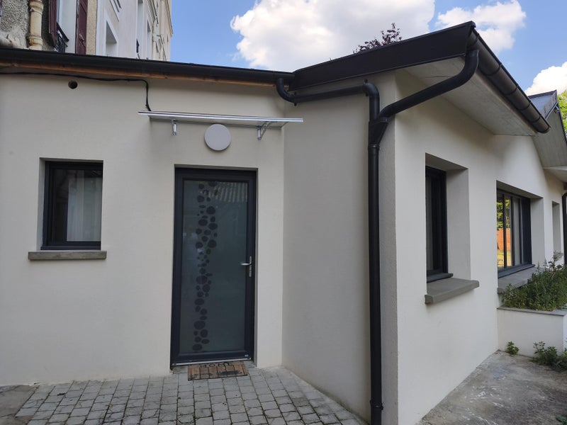 Photo 1: Entrée depuis l'extérieur