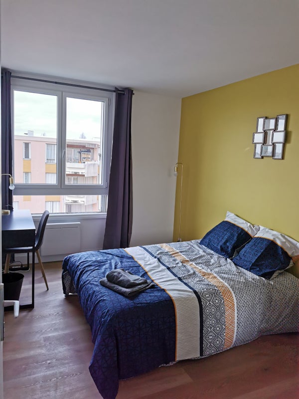 Photo 1: Chambre 2 disponible le 30 juin