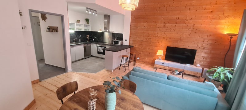 Photo 1: Piece de vie et cuisine