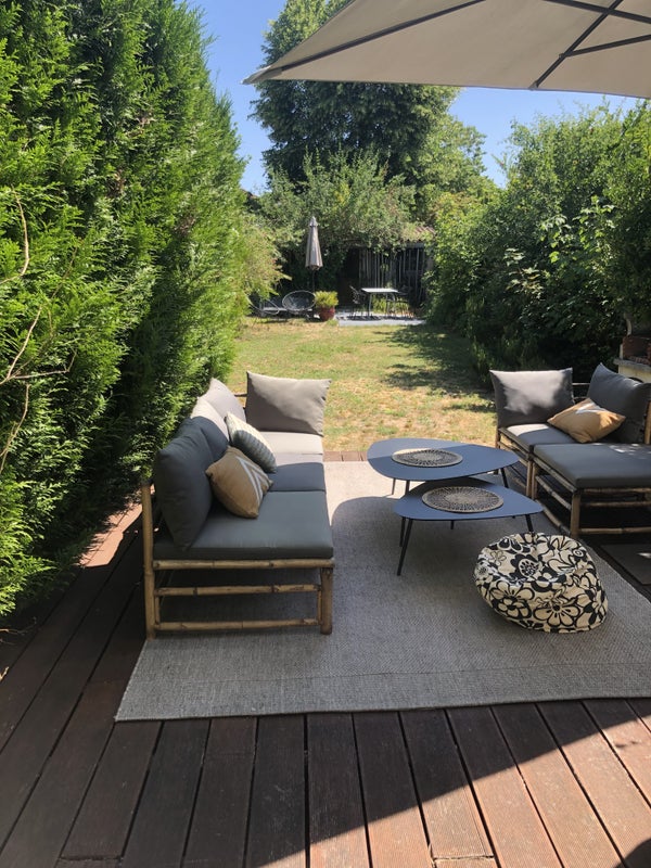 Photo 1: Jardin à l’arrière de la maison 