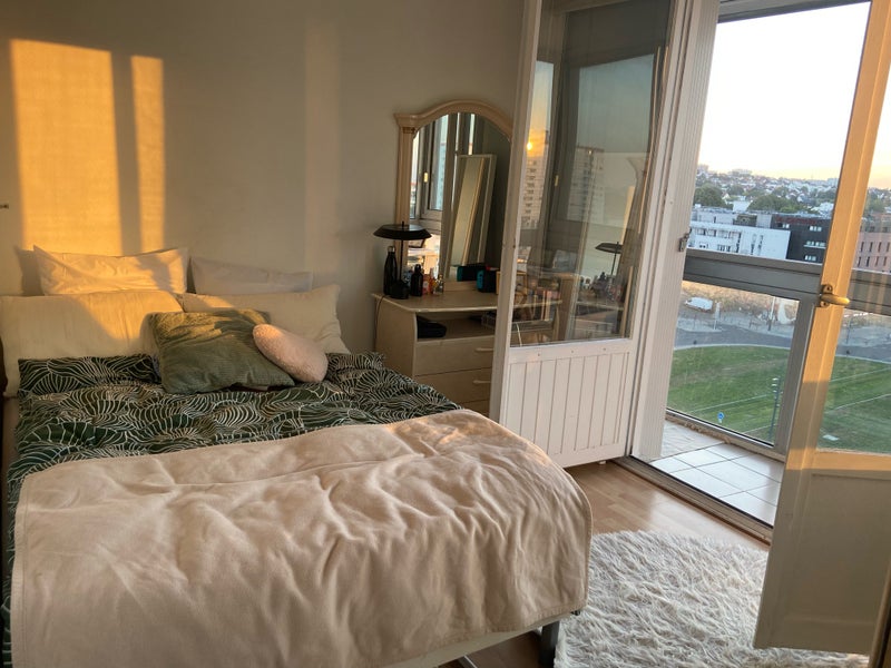 Photo 1: Chambre 1  avec balcon privatif