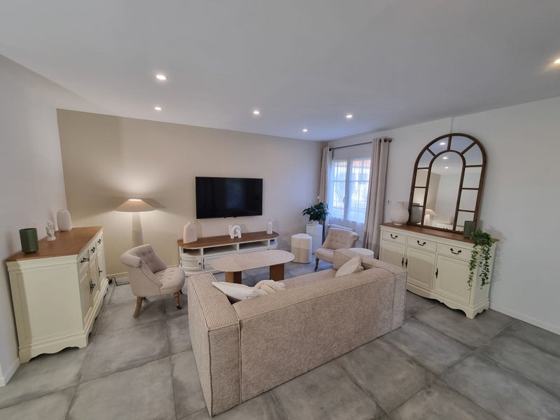 Photo 1: Pièce de vie