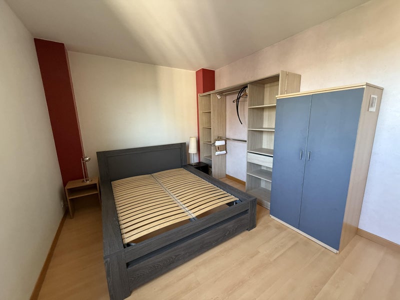 Photo 1: Chambre 2( le matelas sera mis en place)