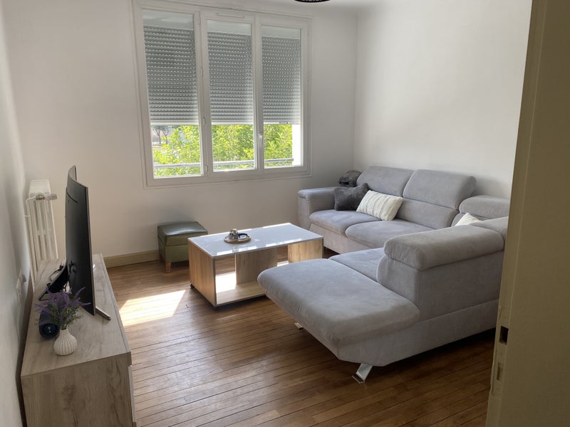 Photo 1: Salon