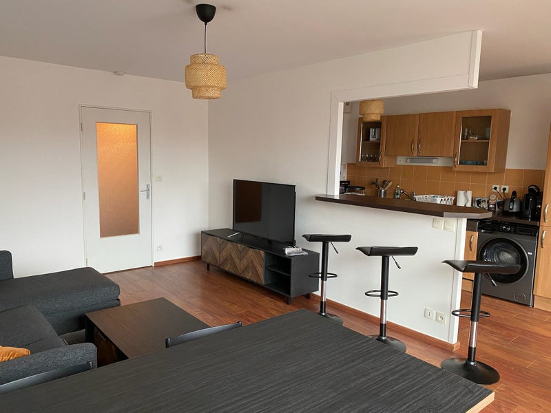 Photo 1: Salon