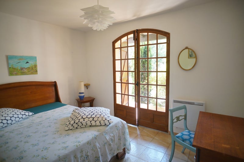 Photo 1: Chambre bas coté jardin