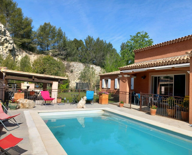 Photo 1: La maison et sa piscine