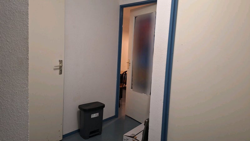 Photo 1: Vue de l’entrée, la porte ouverte donne sur ma chambre