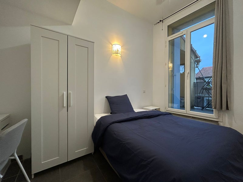 Photo 1: Chambre privative avec Balcon