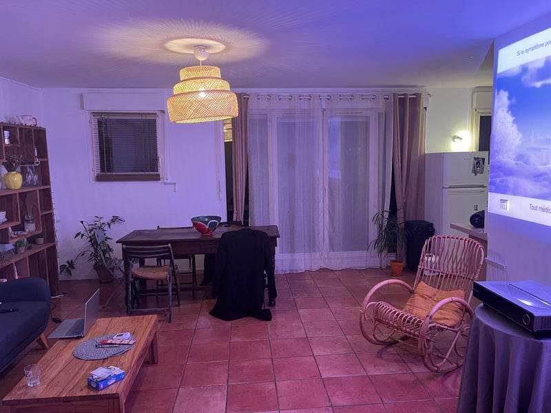 Photo 1: Salon