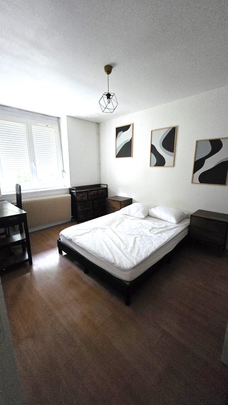 Photo 1: chambre 1 / 11m²- 425€ charges comprises