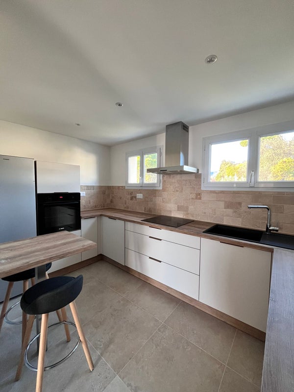 Photo 1: Cuisine entièrement équipée