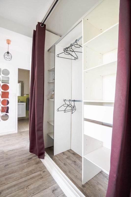 Photo 1: dressing de la chambre