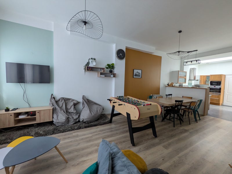 Photo 1: Grand espace de vie de près de 50m2, très lumineux