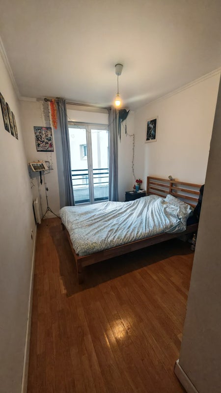 Photo 1: Chambre locataire vue depuis la porte d'entrée