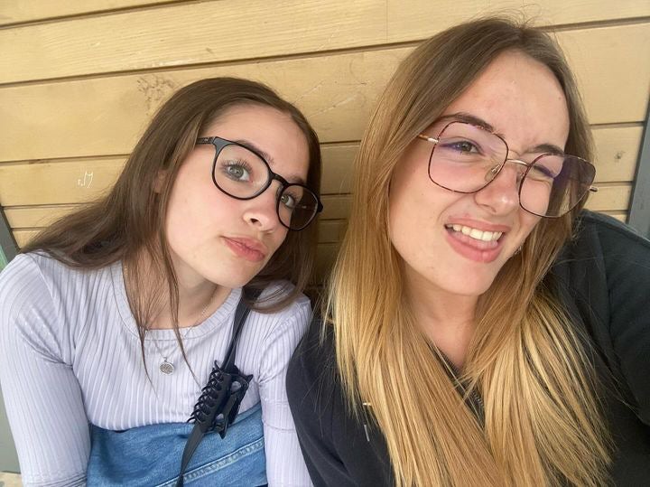 Photo 1: Je suis là jeune brune 