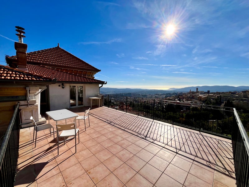 Photo 1: Terrasse panoramique de 40m²