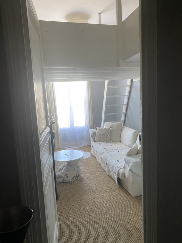 Photo 1: Chambre à louer avec télévision en bas