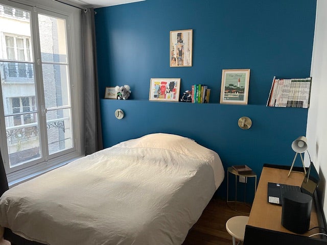 Photo 1: Ta chambre avec un grand dressing