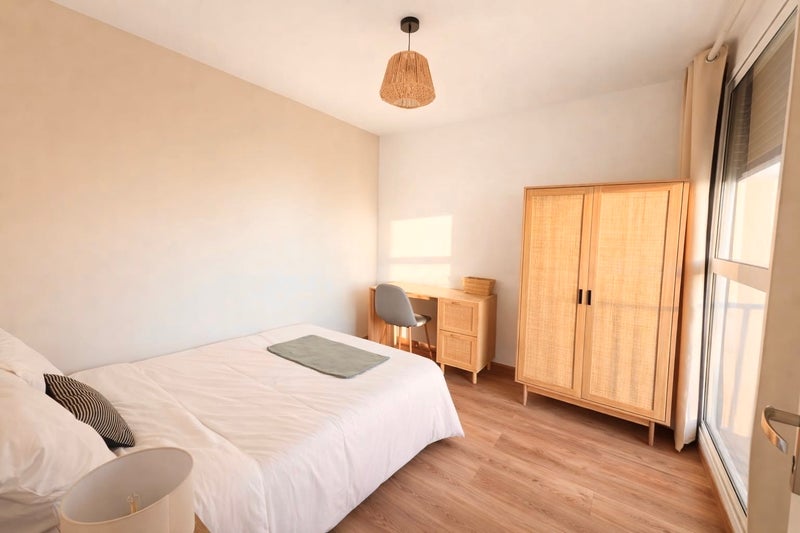 Photo 1: Chambre sur balcon - Expo Est