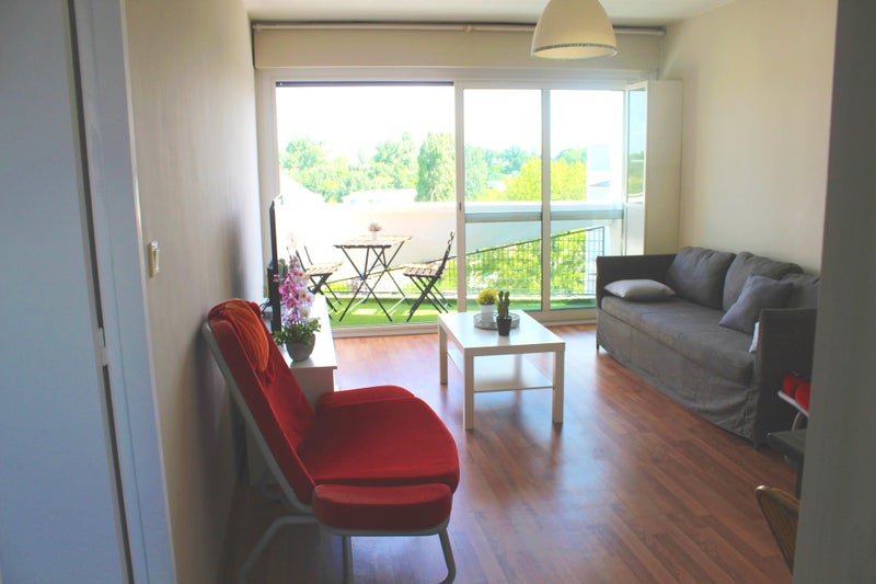 Photo 1: Salon