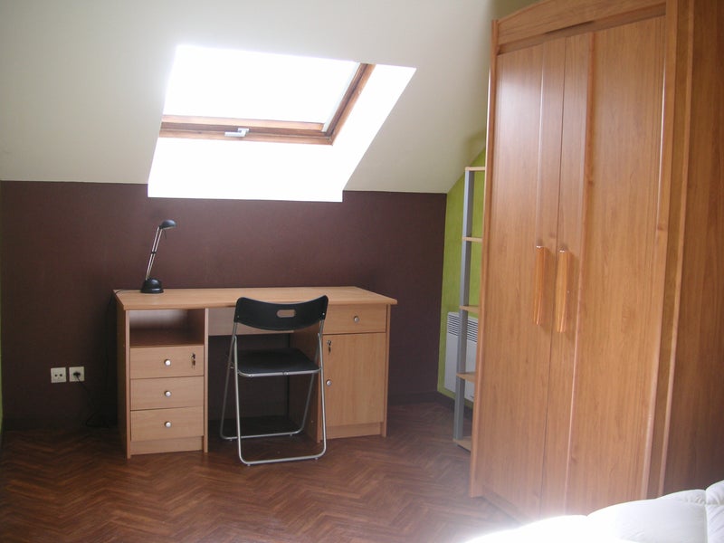 Photo 1: Bureau + armoire