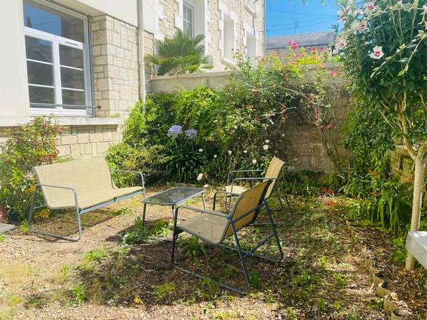 Photo 1: Jardinet