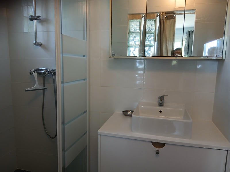 Photo 1: Salle de douche, wc et machine à laver