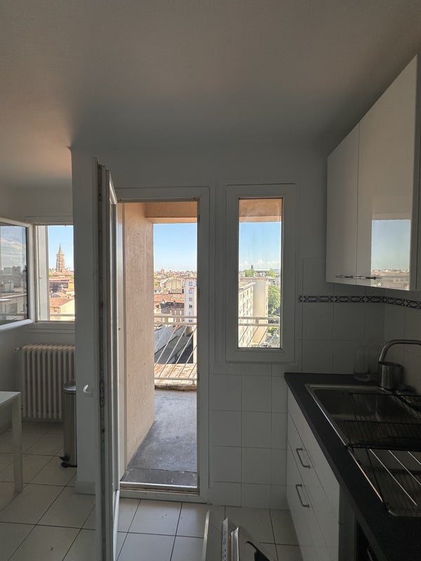 Photo 1: Cuisine avec Balcon