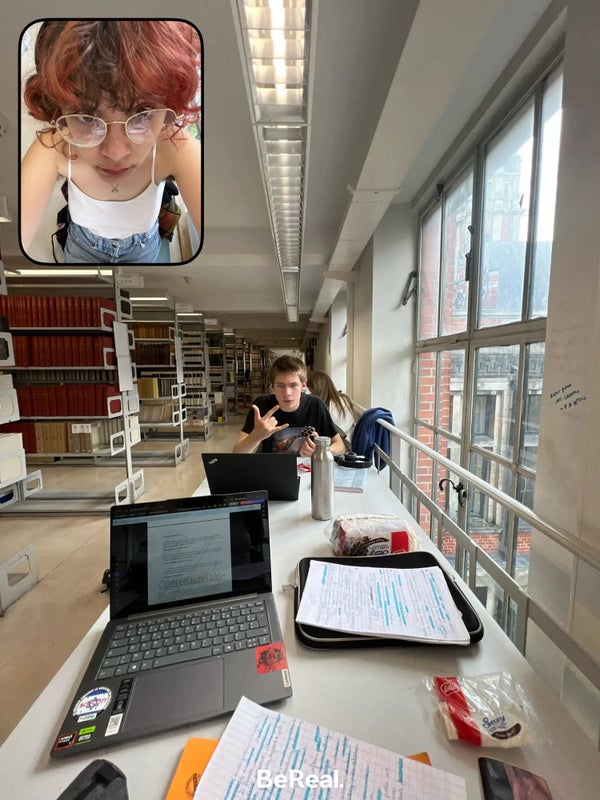 Photo 1: Nous sommes très studieux.