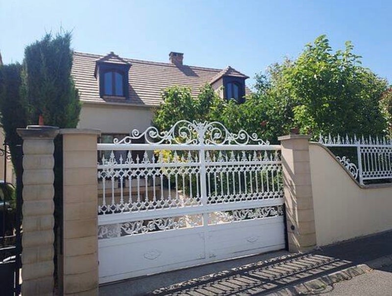 Photo 1: La façade de la maison