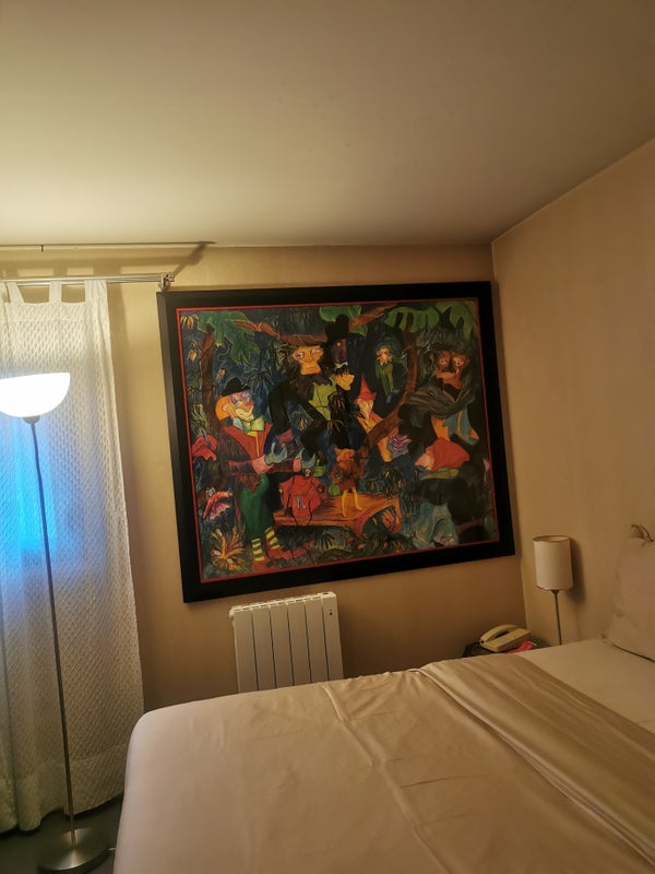 Photo 1: Chambre lit double. Wifi, tv, bureau et penderie