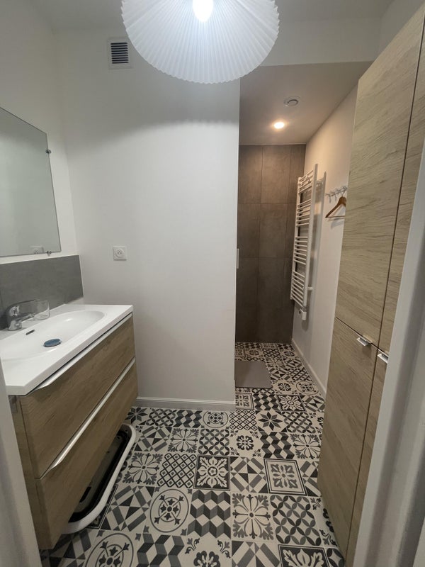 Photo 1: Salle de Bain N°2 