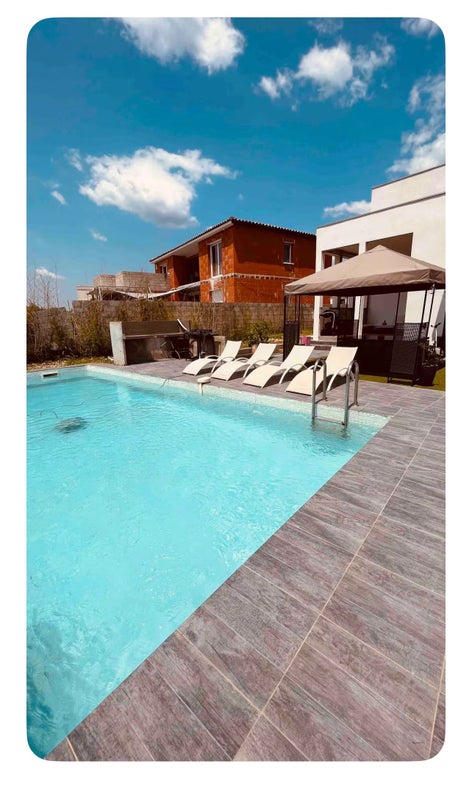 Photo 1: Piscine et terrasse