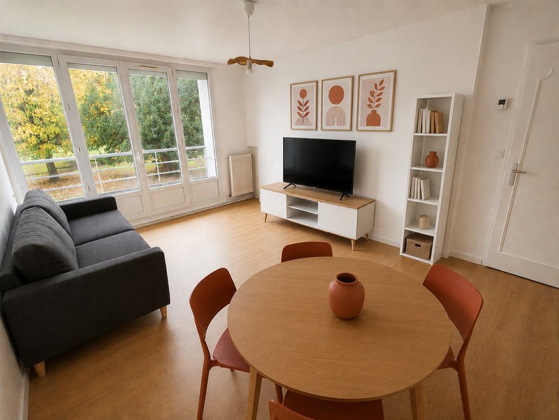 Photo 1: salon/salle à manger 