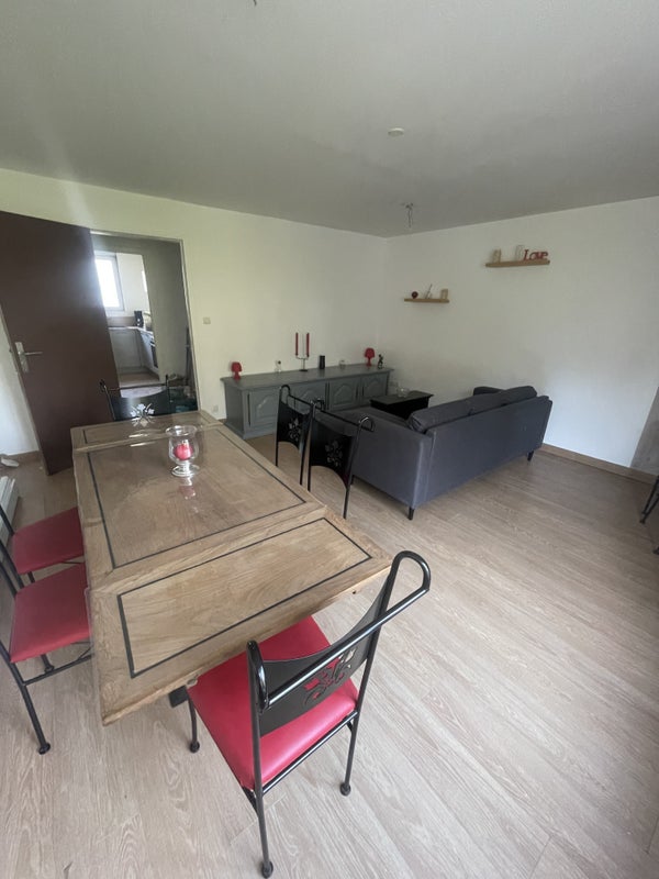 Photo 1: Salon spacieux et très lumineux avec balcon